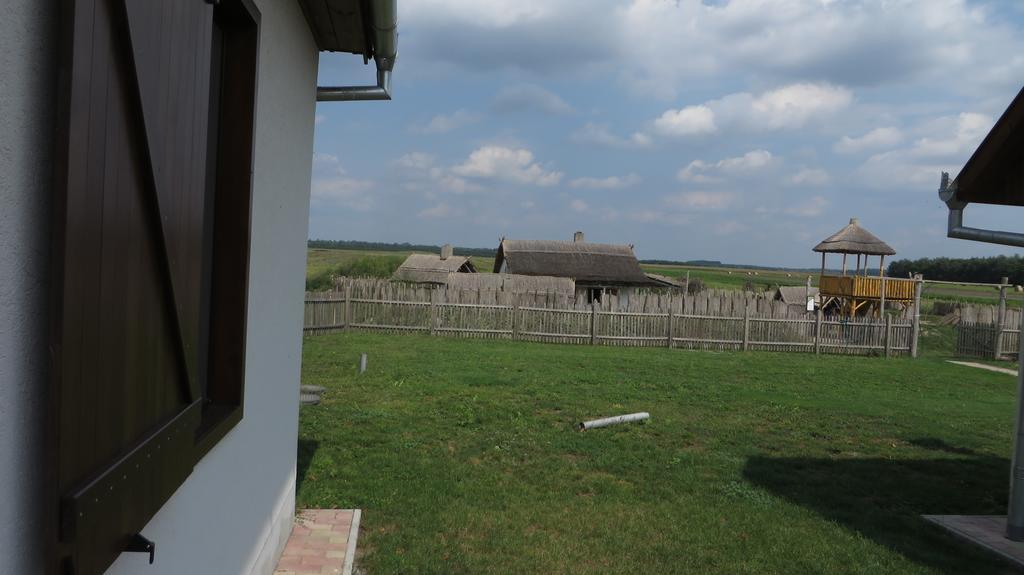 Eszter-Haz Vendeghaz Kerekegyhaza Hotel Exterior photo